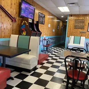 Decor of Flo's Burger Diner