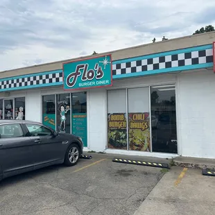 Flo's store front