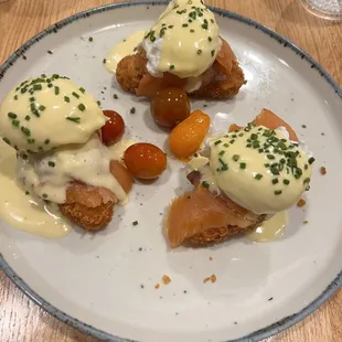 LAS COLINAS BENEDICT:   Three poached eggs / hash browns / substituted chorizo with Salmon / serrano hollandaise