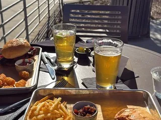 Kleo Restaurant & Bar