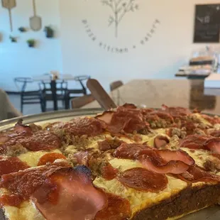 Detroit-Style, 4 meat