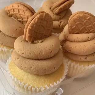 Flour and Sugar Cakery -- Fluffernutter Cupcakes!