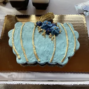 blue pumpkin cupcake pull apart cake 10/10
