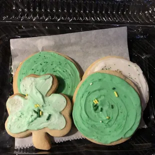 Perfect icing, delicious cookie