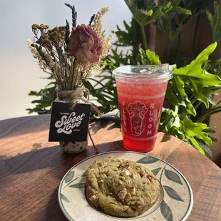 Pistachio cookie &amp; a strawberry papaya iced tea
