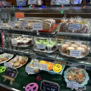 Buy 5, get 1 FREE cupcakes!