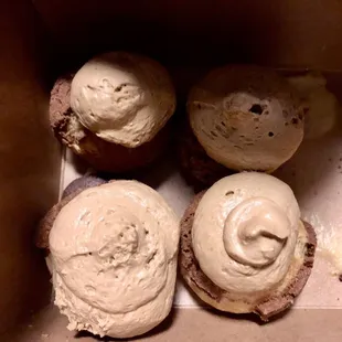 Tiramisu (puffs) x 4