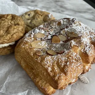 Bearclaw, Oatmeal cream pie and chocolate chip cookie