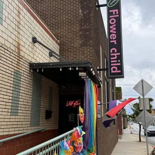 The store's entrance, on the corner of 4th Street &amp; 5th Avenue.