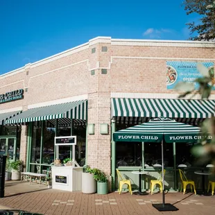 the outside of a restaurant