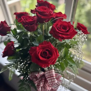 Dozen Roses Boutique in Vase Bv7501