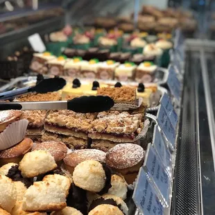 Patisserie case