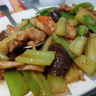 Chicken with Black Mushroom