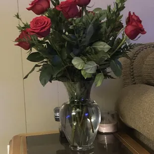 Dead in 4 days $100 wasted. Go elsewhere for flowers.