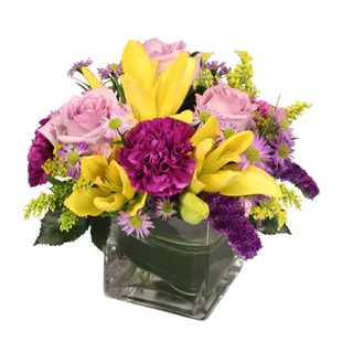 Be bold and make a statement with this unforgettable arrangement! This arrangement is bound to make an impact!