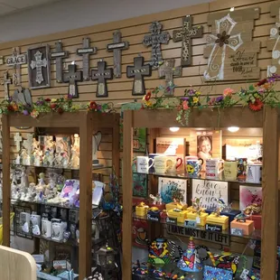 Great variety of inspirational home and gifts decor.