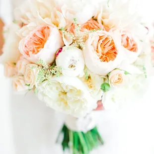 Peach and cream bridal bouquet