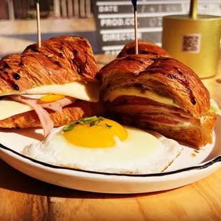 Guacamole breakfast sandwich with egg