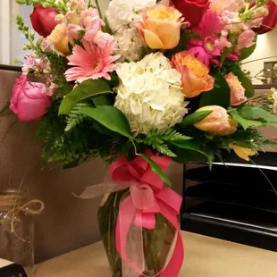 Beautiful Valentines flowers! So much better than the run-of-the-mill dozen red roses.. Im thrilled!