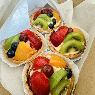 The fruit tart is super fresh and delicious! I would recommend it to all my friends.