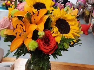 Como La Flor Flowers & Balloons