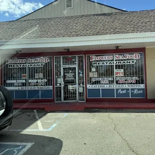 Entrance seen from the street