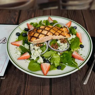 Grilled Salmon Salad