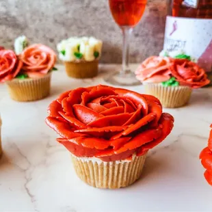 Flower, Valentine's Day cupcakes.