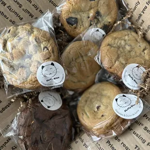 a box of chocolate chip cookies