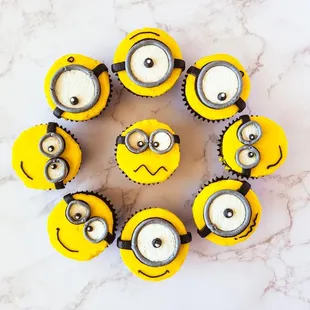 Minion cupcakes