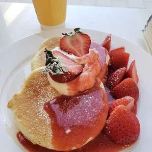 Strawberry pancakes, pretty but pancakes are a bit too sweet and not as fluffy as I remembered from the Frisco location