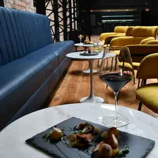 Lounge seating - Enjoy food &amp; beverages