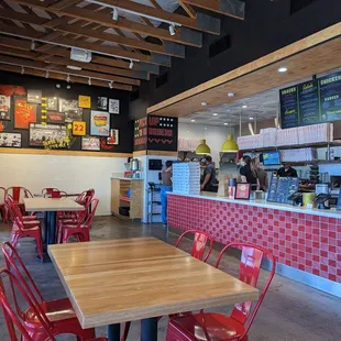 the inside of a fast food restaurant