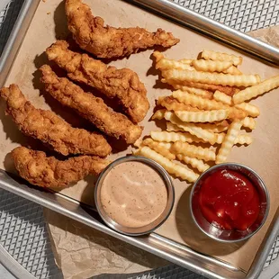 food, chicken wings and fried chicken