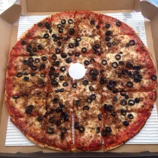 Sausage and black olive. Original crust.