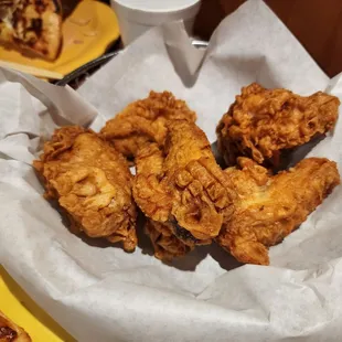 poultry, chicken wings and fried chicken, chicken wings, fried chicken wings, food, bbq wings, fried chicken, chicken, bbq chicken