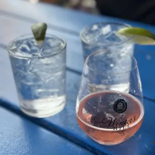 Gin and tonic, rose