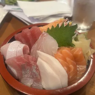 Chirashi zushi