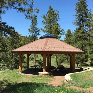 Picnic area, grilling permitted.