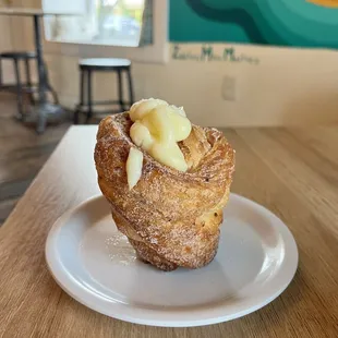 Biscochito cruffin