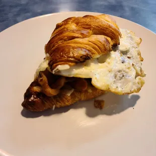 Bacon egg &amp; cheese croissant
