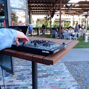 Chill DJ beats during Brunch and Late Night