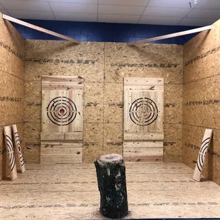 Axe throwing area
