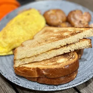 a grilled cheese sandwich and potatoes