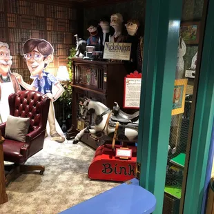 Whit&apos;s Office