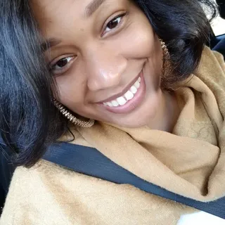Yasmine B.