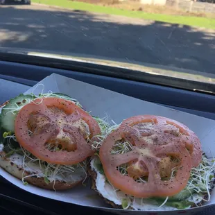 Veggie bagel to go