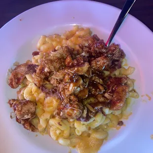 Mac and Cheese Deluxe- Mac and Cheese with habanero sweet bbq boneless wings