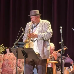 Bobby Watson performing a solo