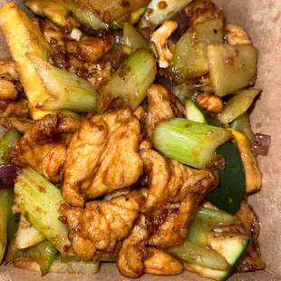 Cashew Chicken - Garlic overpowers this entree